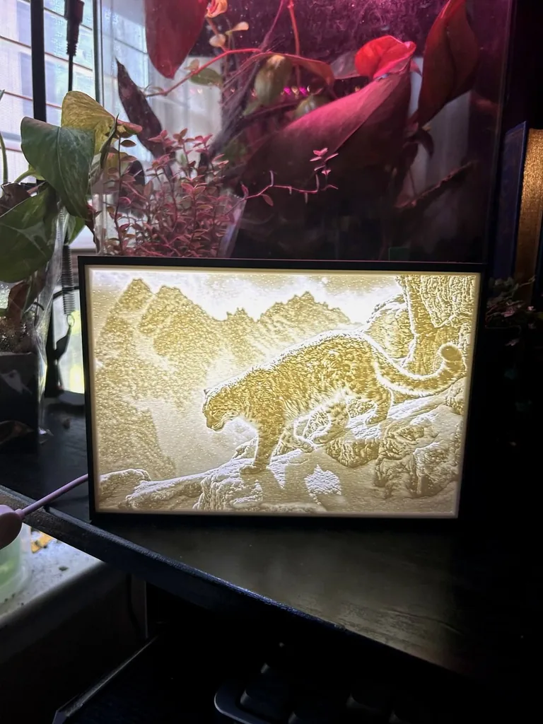 Snow leopard lithophane glowing in its display